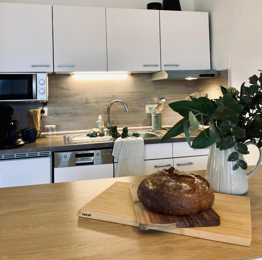 Schickes, Stilvolles Und Helles In Apartment